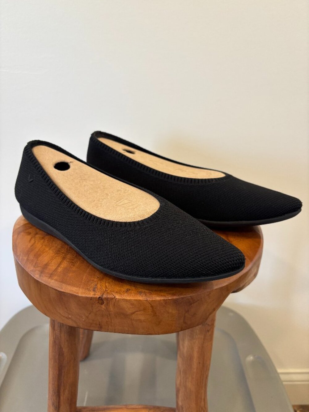 Vivaia Aria Walker Pointed Toe Ballet Flats - 41/9.5, Black